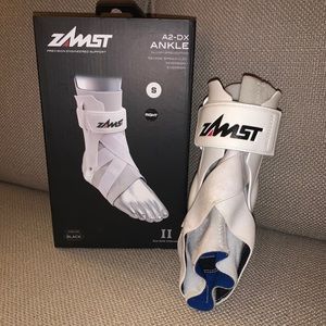 Ankle brace (left foot)